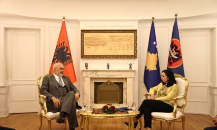 Në pritje të Albin Kurtit, Rama takohet me Vjosa Osmanin