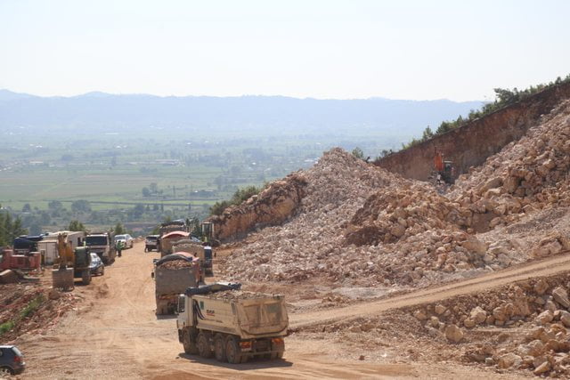 Gurore, politikë dhe mafie; një kronikë e vjetër me pak heronj të vërtetë