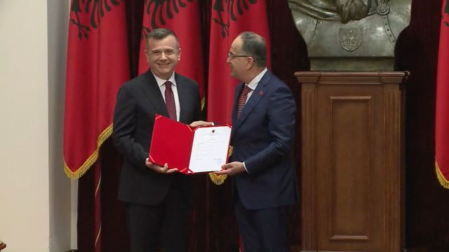 Taulant Balla betohet si ministër i Brendshëm në Presidencë