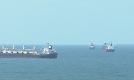 Shtëpia e Bardhë paralajmëron se Rusia mund të sulmojë anijet me civilë në Detin e Zi