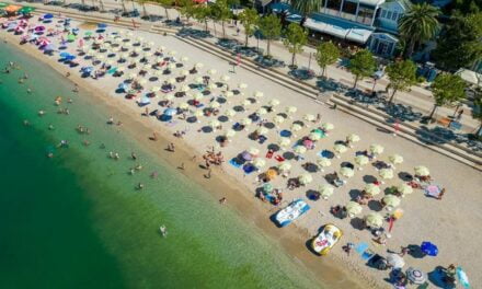 Ministrja Turizmit: Saranda, modele e plazhit publik për pushuesit