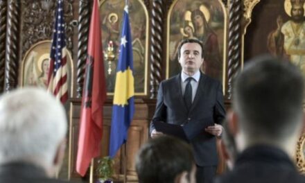 Pasi i shpalli “luftë” SHBA-së, Albin Kurti paguan një kompani lobuese për t’u “pajtuar”: Fatura e kripur për qytetarët