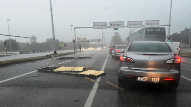 Gjashtë të vdekur dhe qindra të lënduar nga stuhia që përfshiu Ballkanin