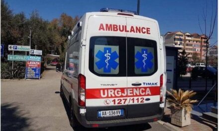 Prag tragjedie në Tiranë, 11-vjeçari prek aksidentalisht telat e korentit, dërgohet me urgjencë në spital