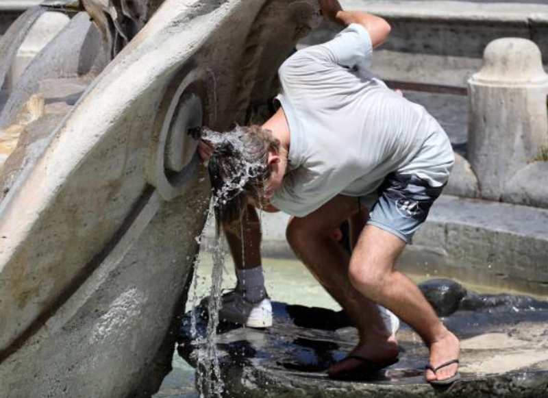 Mos i anashkaloni vaktet, pini edhe 2 litra ujë në ditë dhe mos u zhvishni shumë