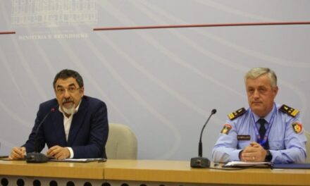 Nga atentati në Larushk te dhuna makabre nga fisi Rraja, ministri Çuçi i shkon në zyrë drejtorit të Policisë së Shtetit