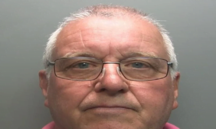 Anglezi i dënuar për pedofili në Shqipëri, s’heq dorë nga ngacmimi i fëmijëve