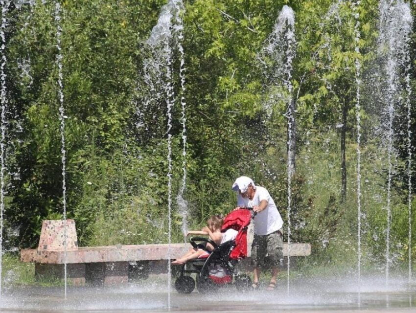 Rënie e lehtë e temperaturave në mëngjes, gjatë ditës deri në 42 gradë, të shtunën piku i të nxehtit në disa qytete