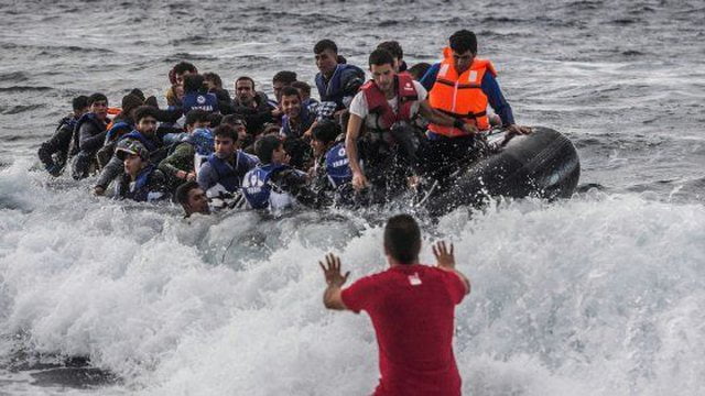 Daily Mail: Trafikantët shqiptarë nuk i ndal as tragjedia. Reklamojnë ‘biznesin’ në TikTok pak orë pas mbytjes së 6 personave