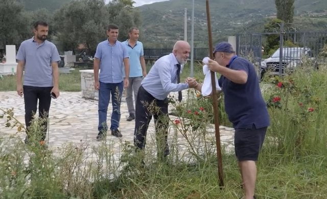 Ka sot ditëlindjen, Gjergj Luca shkon në varreza dhe i le amanet hoxhës: Kur të më vijë rradha më lini duar mbi varr që të shohin horrat e mediave që s’kam marrë gjë brenda