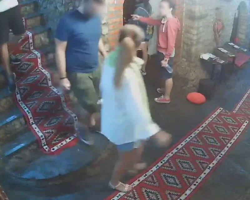 VIDEO/ Italianët ia fusin vrapit pa paguar në Berat, restoranti: Bëni diçka të bukur me ato lekë