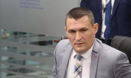 Kërcënohet Altin Dumani? Makinë e blinduar dhe grup policor pranë shtëpisë për kreun e SPAK