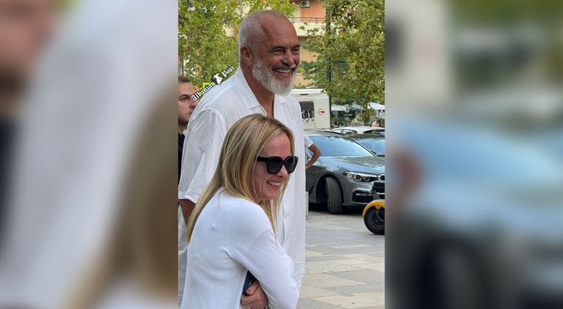 FOTO/ “Çunat e Vlorës” i sajojnë një surprizë të fundit Giorgia Melonit