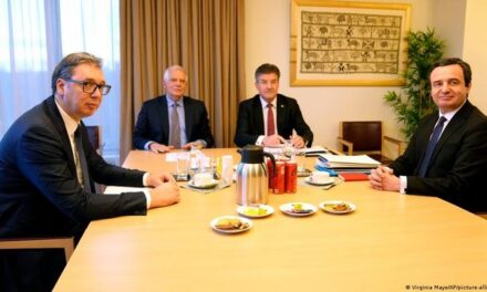 BE e konfirmon zyrtarisht: Borrell zhvillon takim trepalësh me Kurtin dhe Vuçiç