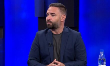 “Nuk të bën opozitar duke u ulur të gjithë bashkë”, deputeti i PD: Humbja e zgjedhjeve jo vetëm nga kryetari, s’ka pse të dorëhiqet