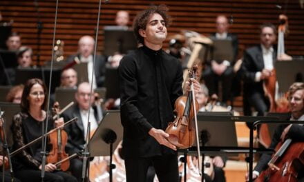 Artisti shqiptar Elvin Hoxha shkëlqen në konkursin prestigjoz botëror