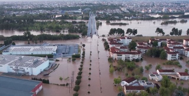 Tërheqja e ujit zbulon katastrofën e përmbytjeve në Greqi