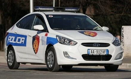 Polici i ‘Shqiponjave’ qëllohet me armë nga një person në ndekje, plagoset me dy plumba në bark!