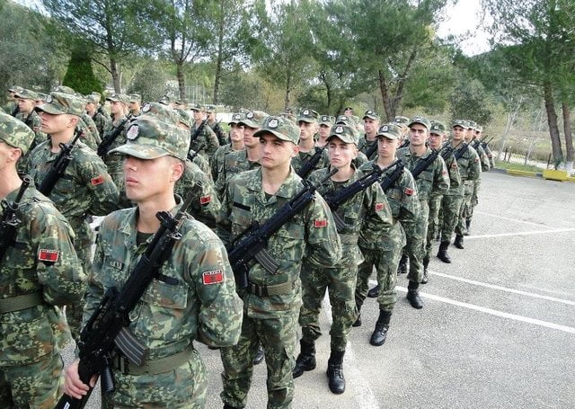 Rikthehen rezervistët në ushtrinë shqiptare: 2100 qytetarë efektivë do thirren nën armë