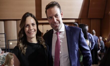 Syriza nuk arrin të zgjedhë liderin e ri të opozitës greke. Më i votuari, biznesmeni nga SHBA