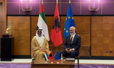 Rama pret në një takim princin e kurorës së Abu Dhabi-t