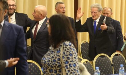 “Foltorja”: Gaz Bardhi do të jetë kreu i grupit parlamentar, Berisha kryetar i partisë