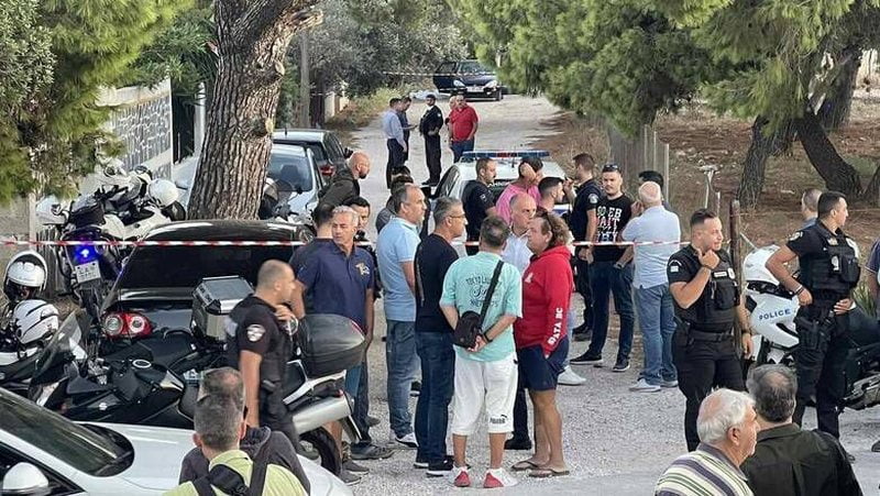 Detajet nga atentati ku u vranë 6 persona të dyshuar si shqiptarë – Mediat greke nxjerrin pamjet: U ekzekutuan me 25 plumba