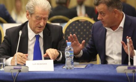FOTO/ Mediat kryesore të botës shkruajnë për ndjekjen penale të Sali Berishës