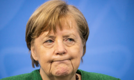 “Çnjerëzore dhe barbare,” Merkel dënon sulmet terroriste të Hamasit ndaj Izraelit