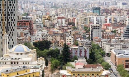 Mijëra apartamente me qera: Qeveria shqiptare marrëveshje me AirBnB për taksimin e tyre
