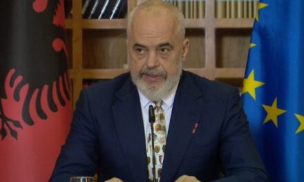 Edi Rama: KFOR-i është NATO dhe jo një forcë pushtuese për llogari të Serbisë. Një përgjigje atyre në Prishtinë e këtyre në Tiranë
