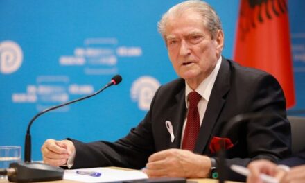 Sali Berisha: Akuzat ndaj meje dhe dhëndrit, janë sajime të Edi Ramës. Do i rezervojmë fatin e etërve të tij xhelatë
