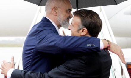 Rama përcjell Macron: Shihemi së shpejti president! Rroftë Shqipëria dhe Franca