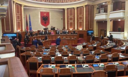 Përplasje në Kuvend, bllokohet votimi i komisionit të Reformës Zgjedhore