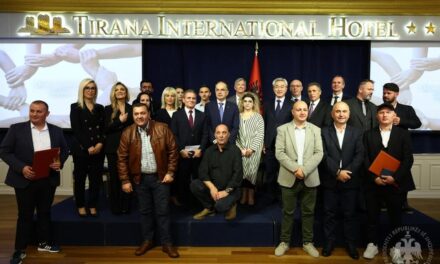 Presidenti Begaj me gazetarët: Më keni në krah. Kush prek lirinë tuaj, do përballet me ligjin