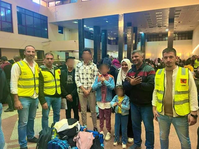 Lufta Izrael-Hamas/ Hasani: 6 shqiptarë evakuohen nga Gaza për t’iu bashkuar pjesës tjetër të familjes