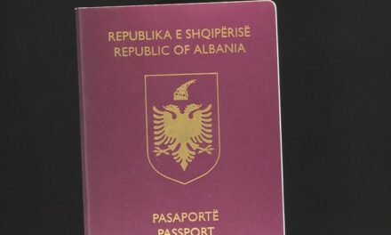 Shtohen shqiptarët që lënë shtetësinë, dyfishohen të huajt me pasaportë shqiptare