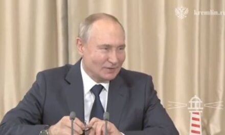 Botox apo sozia e tij? Të gjithë po pyesin çfarë ka ndodhur me faqen e Putinit