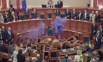 Bllokimi i jetës parlamentare nga opozita, anulohet mbledhja e Këshillit të Integrimit