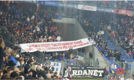 “UÇK, UÇK”, buçasin thirrjet në stadiumin e Bazelit/ Mesazhi për Shaqirin e Xhakën