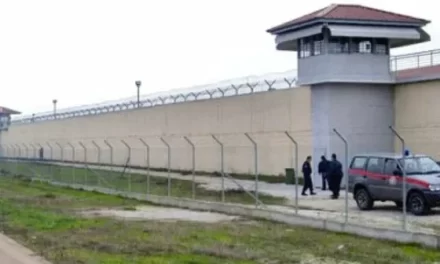 Vdes 42-vjeçari shqiptar në burgun grek