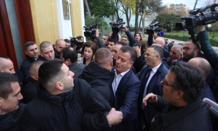 Arresti i Berishës: Zbardhet skenari i foltores jashtë dhe brenda sallës nesër në mesditë