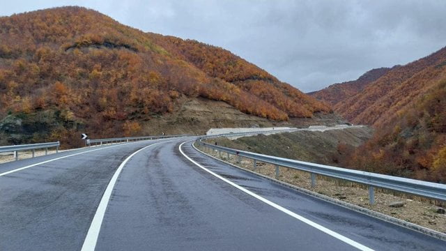 Rama ndan pamjet: Përfundojnë 10.5 km në Lotin 2 të rrugës Qukës-Qafë Plloçë