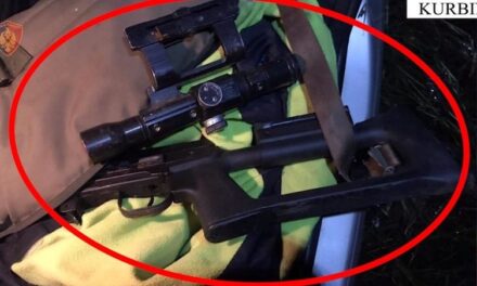 Me snajper në automjet gati për të kryer vrasje, në kërkim 23-vjeçari në Kurbin! Gjatë arratisjes rrezikoi jetën e policëve
