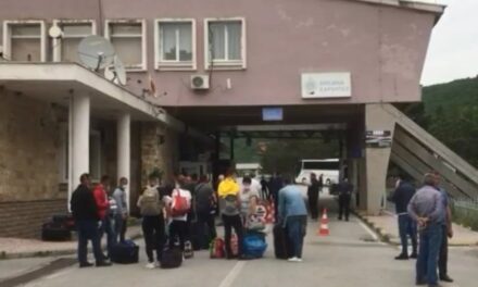 Emigrantët kthehen për festat e fundvitit në atdhe, ja sa qytetarë hynë në 24 orët e fundit në Kapshticë