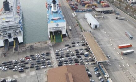 Fluks emigrantësh në Portin e Durrësit