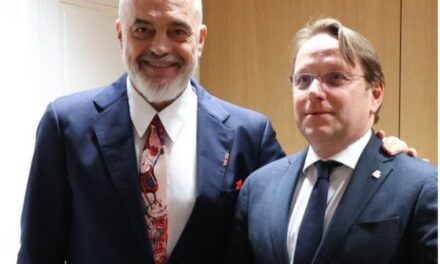 Várhelyi takohet me Ramën në Bruksel: Gati të hapim negociatat me Shqipërinë për grup-kapitujt e parë