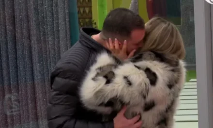 Romeo përlotet mbrëmjen e sotme! Përqafim dhe puthje me…