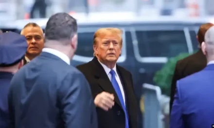 Donald Trump dëshmon në gjyq, mohon kategorikisht abuzimin seksual me shkrimtaren