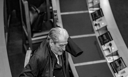 Media zyrtare gjermane nxin Berishën: Nga ‘shpresa e demokracisë’, te minimi i demokracisë. Ndëshkimi i tij do të sjellë fundin e kësaj kaste politike